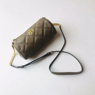 【TORY BURCH】高質感小羊皮菱格紋圓筒斜背小包-岩石灰