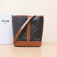 CELINE Triomphe凱旋門標誌印花Canvas水桶包中號27老花PVC金扣肩背包