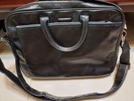頂級皮革 義大利品牌 PIQUADRO 電腦包 公事包 斜背包  側背包