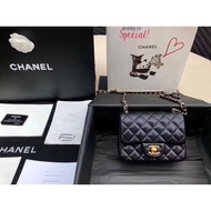 CHANEL The details of the little chubby guy just exude such confidence[Proud]