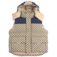 GUCCI 710586 GG帆布印花連帽羽絨背心/馬甲，海軍藍和米色，46碼，正品，義大利製造，男款，成色極佳。