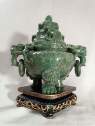 碧玉龍紋三足香爐 Jade Incense Burner