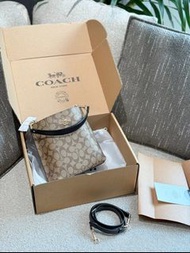 💜COACH 蔻馳Mollie Bucket Bag 小號奶茶色水桶包 手拿包 手提袋 斜挎包 單肩包 通勤 生日禮物 節日 情人節 Crossbody bag shoulder bag commut