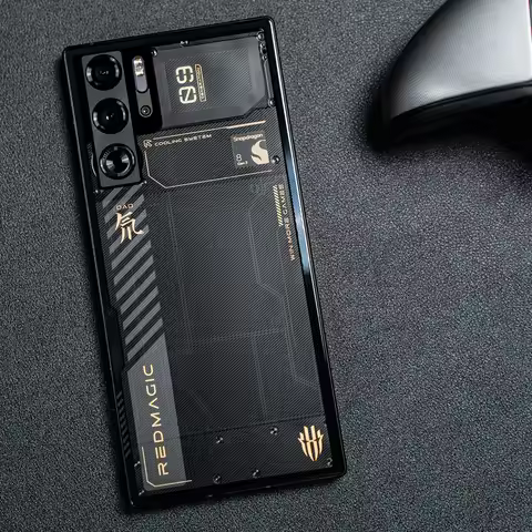 Second-hand Nubia Red Magic 9pro gaming phone. The smartphone case has a black/white/transparent bac