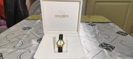 Nina Ricci 蓮娜麗姿經典蝴蝶結造型金色石英皮帶手錶 珍珠母貝錶盤 9成新有原廠盒 機能行走正常