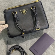 Prada殺手包黑金色，新款小號底長25cm，附件：肩帶、