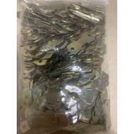 Pat hangs picture frames, centipedes catch picture frames, photo frames, canvas frames, clock frames