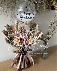 鈔票花 / 永生花 / 摺錢花 /香皂花 / 銀紙花 / 番梘花 / 乾花 / 玫瑰花 / 玫瑰熊 / 拉錢氣球 / 自訂花束 / 花盒 /唯一的愛 / 我只寵你一個 / 小王子 / 波波花束 / 波