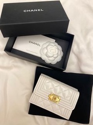 Chanel Boy白色金釦短夾