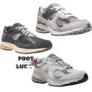 running shoes for mens and womens 2002r premium quality