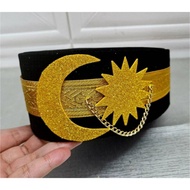 Songkok berhias bulan bintang
