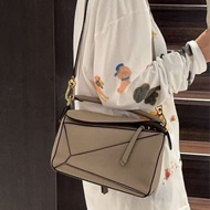 Loewe puzzle small沙色幾何包 專櫃15萬