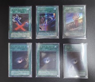 【特價】遊戲王舊版卡 - 黑洞/地割閃卡