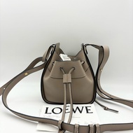 LOEWE 羅意威 沙色Hammock mini 吊床包