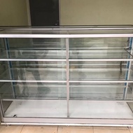 Etalase toko bekas beragam ukuran