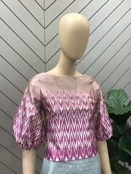 เสื้อผ้าไหม เสื้อลายไทย Carisa ผ้าไหมแพรทิพย์ ลายผ้าคราม แขนบอลลูน ซับในเรียบร้อย ชุดไทยประยุกต์ [55