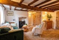 The Pokey 'Ole - Wollaton Village Cottage, Electric Fire & Parking