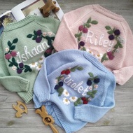 手工製作的毛衣，繡有名字花/植物，適合女孩、兒童。嬰兒禮物。