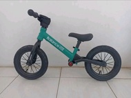 BALANCE BIKE PUSH BIKE PUSHBIKE PRO PLUS SEPEDA ANAK AIR TEAR PNEUMATIC ADA FOOT REST DAN VELG SUDAH