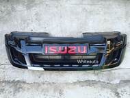 กระจังหน้า สีดำเงา หน้ากระจัง พร้อม​โลโก้​ รถยนต์  กระจัง ทำสีดำ พ่นสีดำ ระบบ2K สีรถยนต์ ดีแม็ก ออนิว อิซูซุ  isuzu d-max allnew balck ปี2012-2015