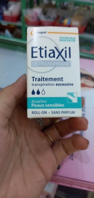 Lăn Khử Mùi Etiaxil 15ml không màu không bết dính không ố vàng và thâm nách.