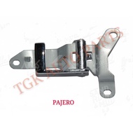 MITSUBISHI PAJERO LO47 LO49 YD161 DOOR INNER HANDLE