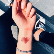 OhMyTat 紅十字繡心 Cross Stitch Heart 刺青圖案紋身貼紙 (2張)