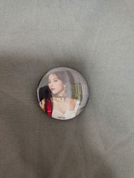 (G)I-DLE Jeon Soyeon 田小娟 襟章 （Cube官方)