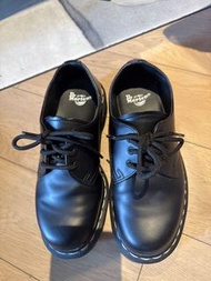 Dr. Martens 黑色皮鞋