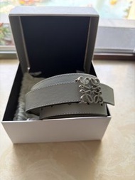 Loewe 灰色皮帶