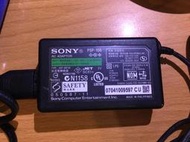 ㊣1193㊣ 索尼 SONY PSP．AC ADAPTOR．2000mA．5V．原機配件/原廠變壓器 通用 可議價