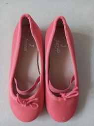 $110 for both 粉紅色平底鞋 Jacadi and Zara flats