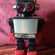 Robot lawat saturn