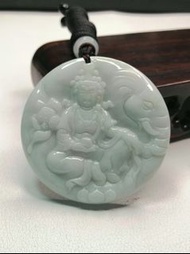 翡翠A貨【普賢菩薩】
糯種，大小50.5x6.1mm，純白色底。造型為普賢菩薩與他的座騎白象，是象徵理德、行德；同是屬龍、蛇的生肖守護神。玉件無紋無裂，品相完好。馬年賀歲超值價$150