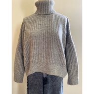 Second-hand women's sweater selected T10-33