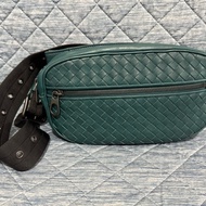 二手 BV BOTTEGA VENETA 綠色編織牛皮拉鍊腰包 胸口包 腰包 胸背包