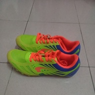 kasut spike kronos brand