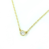 TIFFANY & Co.) Elsa Peretti Diamonds by the Yard 系列單鑽吊墜，AU750 和 K18 750（黃金）材質，成色極佳。鑽石直徑約 4.25 毫米，重 0