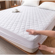 Nile Valley's 5 Star Hotel Egyptian Fitted Mattress Protector. 6-in-1 protection, Sleep Safely
