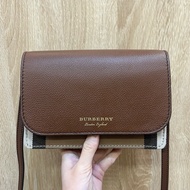 Burberry 經典格紋咖牛皮金釦6卡斜背WOC
