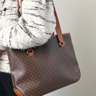 【 日本直送 名牌中古包 】CELINE સελિન 馬車圖騰 托特包 棕色 PVC皮革 vintage 古董 iticcu