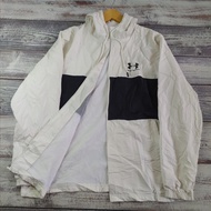 JAKET SPORT WINDBREAKER PRIA WHITE BLACK BRAND UNDER ARMOUR SIZE XL
