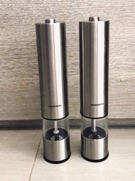 (原價$299) 95%新 Thomson 兩個 電子 電動 陶瓷錐形磨頭 研磨器 磨豆機 (鹽 胡椒 咖啡豆) Electric salt, pepper, coffee bean ceramic 