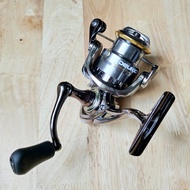 Máy Câu Lure Đứng Kim Loại DEUKIO Siêu Tải ES2000S ES3000S Siêu Tải Cá