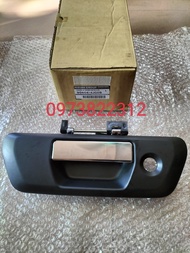 Tay mở nắp thùng sau Navara NP300 15-20 Xịn