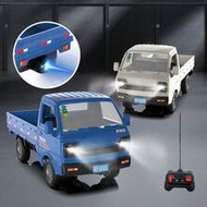 RC Truck, 2.4GHz RC Car Over 20 Km/H 1:18 Scale RC Car With Lights And Spray Effects Off-Road Pickup