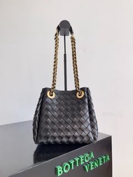 💕折扣💕 低調奢華 BV經典黑小羊皮編織金鏈單肩托特包 | BOTTEGA VENETA Classic Lambskin Woven Gold Chain Shoulder Tote Bag|