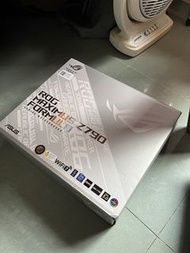 ASUS ROG Maximus Z790 Formula 白色主機板