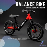 BTWIN จักรยานเด็ก จักรยานทรงตัว จักรยานสำหรับเด็ก จักรยานทรงตัวสำหรับเด็ก ( Runride 920 black-red CN Balance Bike ) อุปกรณ์จักรยาน จักรยาน CYCLING BICYCLE