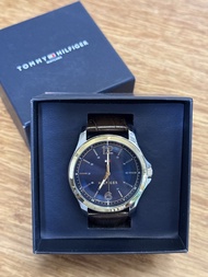 Tommy Hilfiger 藍色錶面手錶